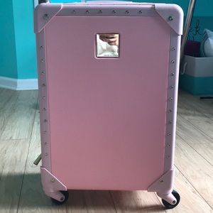 vince camuto spinner luggage